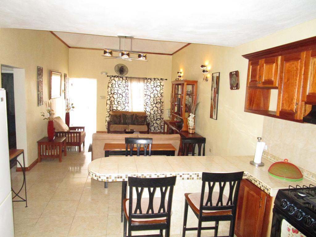 The Residence Portmore Apartments Exterior photo