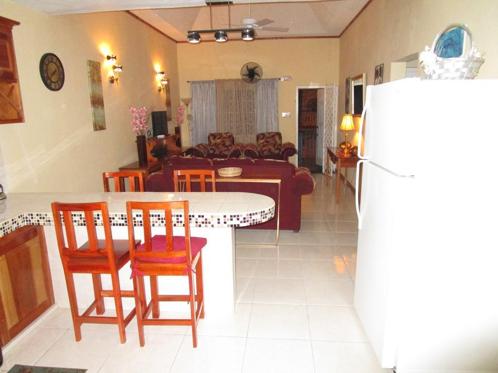 The Residence Portmore Apartments Exterior photo